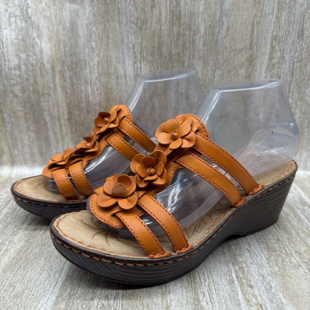 Women’s Floral Wedge Sandals — Tan